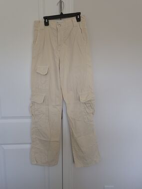 Zara Women's Cargo Pants in Beige